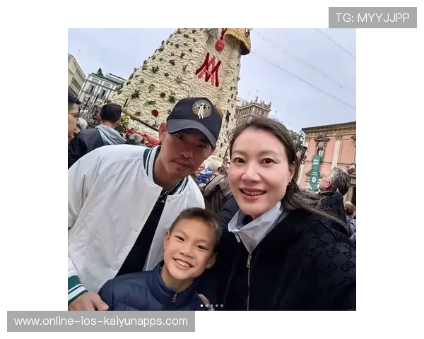 世界冠军晒家庭照